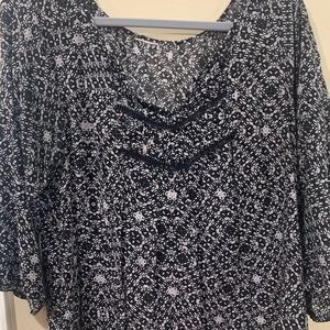 Simple black white oversized top!